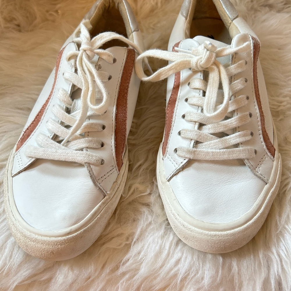 Madewell Low Top Sneakers. Size 6.5. Gently worn.